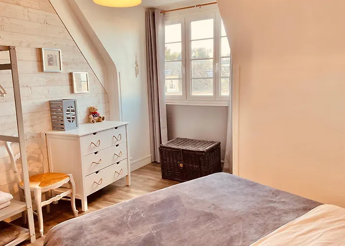 Vue Sur Port-en-Bessin-Huppain