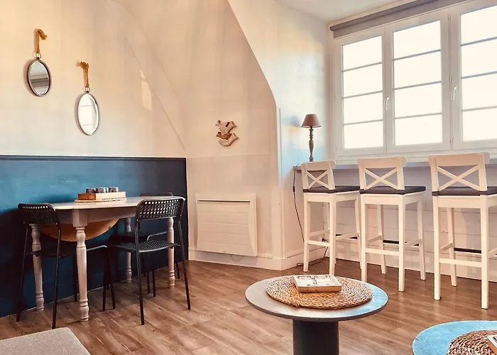 Vue Sur Port-en-Bessin-Huppain